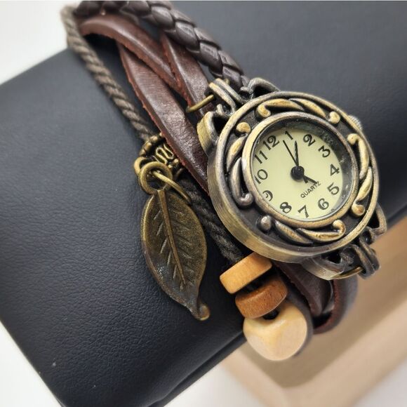 Boho braided leather feather charm wristwatch - Picture 3 of 9
